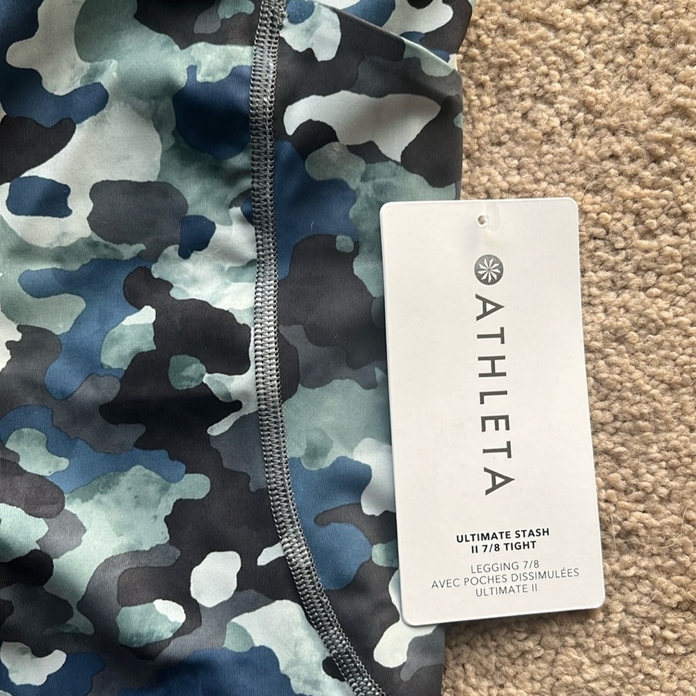 Athleta ultimate stash 7/8 with pockets; size small
